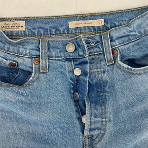 Levi’s wedgie straights